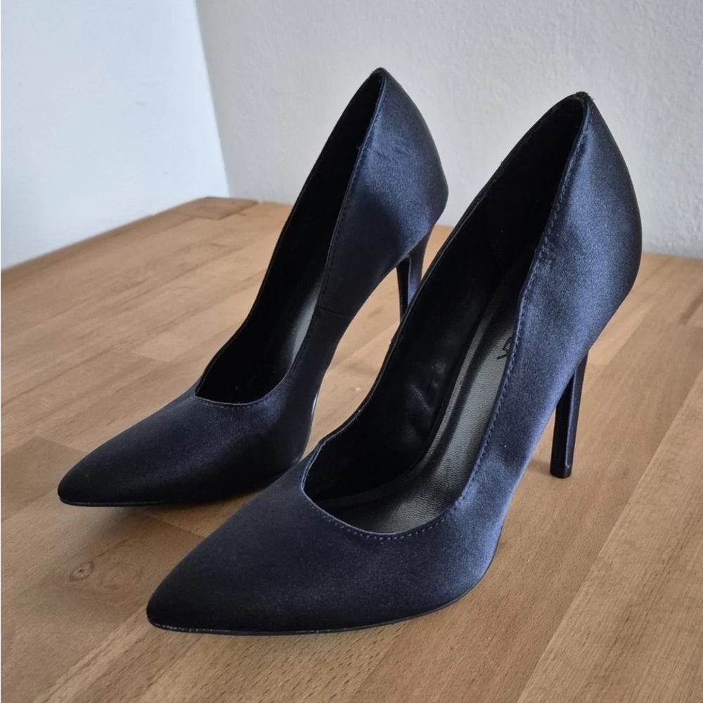 Women's Black Satin Pointed-Toe Stiletto Heels